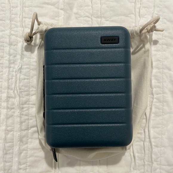Away Handbags - AWAY Toiletries Case